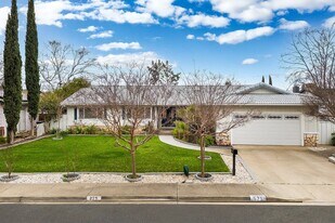 875 Brittany Ln in Concord, CA - Building Photo