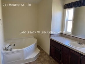 211 Monroe St in Rawlins, WY - Building Photo - Building Photo
