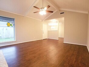 3523 Mayfield Oaks Ln in Houston, TX - Foto de edificio - Building Photo