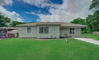 13122 Berwick St in Houston, TX - Building Photo