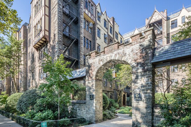 Hudson View Gardens in New York, NY - Building Photo - Building Photo