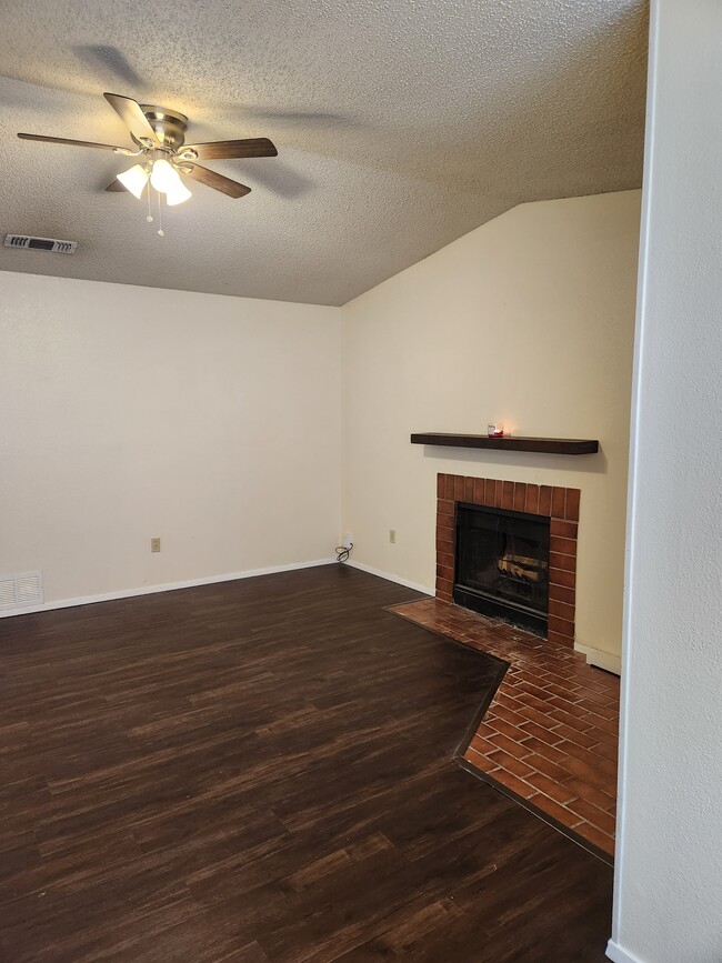 123 Oakwood Ln in Kennedale, TX - Building Photo - Building Photo