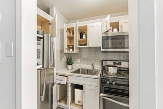 Bayview Apartments in Freeport, NY - Building Photo - Building Photo