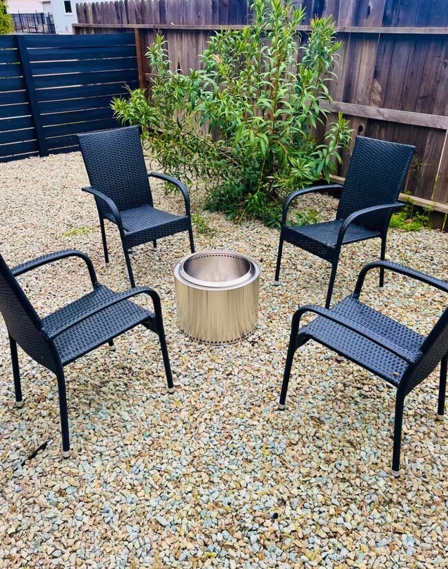 717 Loma St in Redding, CA - Building Photo - Building Photo