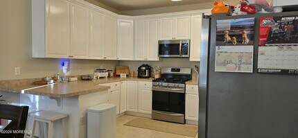713 Mill Pond Wy in Eatontown, NJ - Building Photo - Building Photo