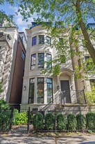 1907 N Lincoln Park W