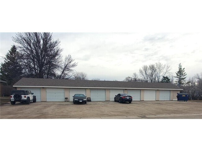 417 3rd St SE in Renville, MN - Building Photo - Building Photo