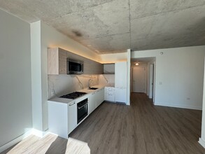 167 N Desplaines St in Chicago, IL - Foto de edificio - Building Photo