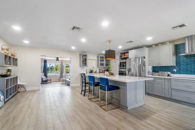 6390 Kimberly Blvd, Unit 6390 in North Lauderdale, FL - Foto de edificio - Building Photo