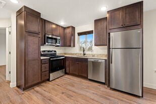 1335 SE Jetty Ave, Unit A-7 in Warrenton, OR - Building Photo