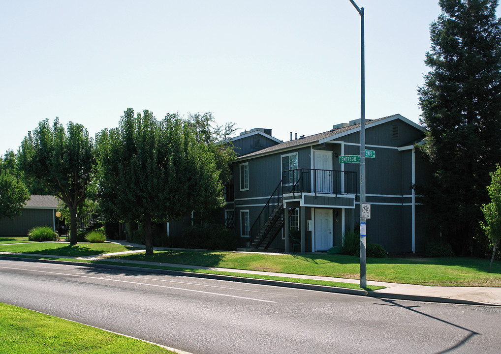 4323 N Emerson Ave in Fresno, CA - Building Photo