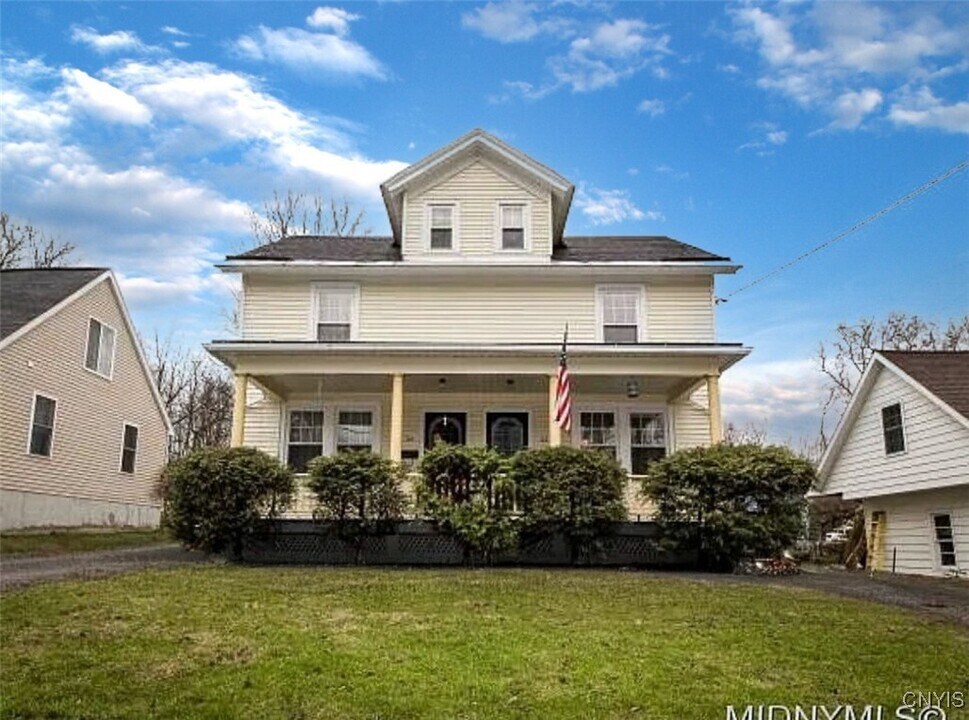 22 Kellogg St in Clinton, NY - Building Photo