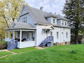 21 Marion St in Morgantown, WV - Building Photo