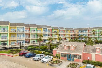 Oceanfront Lofts in Galveston, TX - Foto de edificio - Building Photo