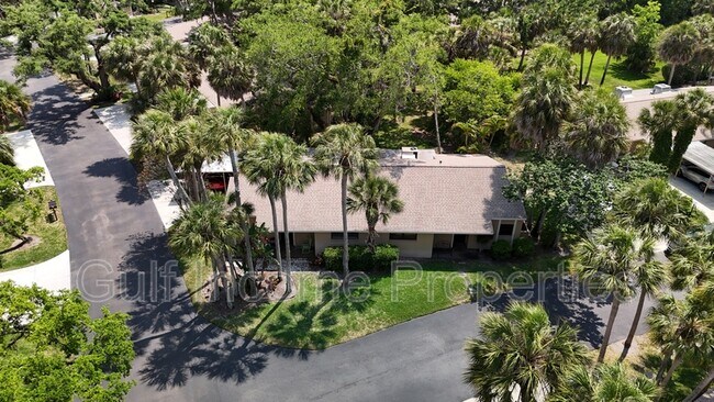 5037 Village Garden Dr in Sarasota, FL - Building Photo - Building Photo