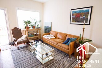 2223 N Sawyer Ave, Unit 2R in Chicago, IL - Building Photo - Building Photo