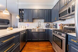 852 N Damen Ave in Chicago, IL - Building Photo - Building Photo