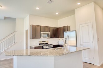 410 Magnolia Ln in Lake Jackson, TX - Building Photo - Building Photo