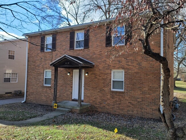 410 Glenwood Rd, Unit Ground Floor Apartment
