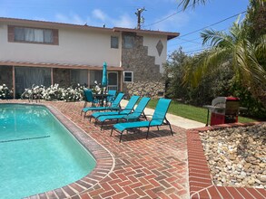 2233 Canyon Dr in Costa Mesa, CA - Building Photo - Building Photo