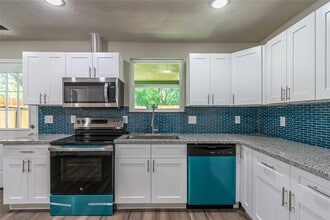 7921 Cook Rd in Houston, TX - Building Photo - Building Photo