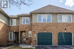 2550 Thomas St in Mississauga, ON - Building Photo