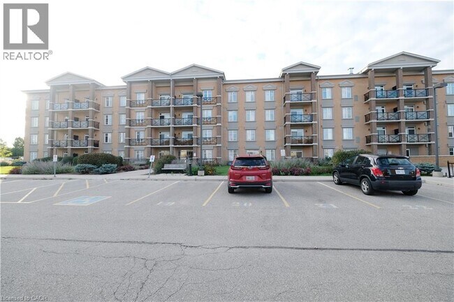 2 Colonial Dr in Guelph, ON - Building Photo - Building Photo