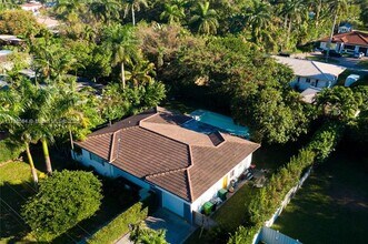 110 NW 87th St in El Portal, FL - Foto de edificio - Building Photo