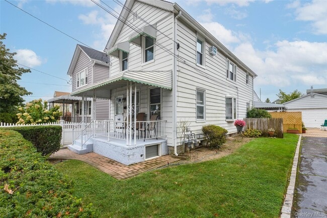 79 5th Ave in Westbury, NY - Building Photo - Building Photo