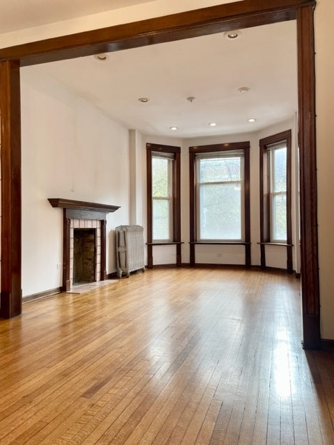 4032 N Ashland Ave, Unit 2 in Chicago, IL - Foto de edificio - Building Photo