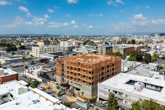 831-837 S Westlake Ave in Los Angeles, CA - Building Photo - Building Photo