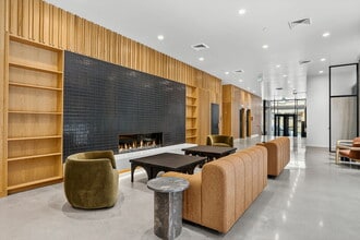 Holloway in Portland, OR - Foto de edificio - Building Photo