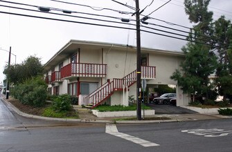 Grossmont Pines Apartments in La Mesa, CA - Building Photo - Building Photo