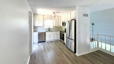 1505 SW Highland Dr in Lee's Summit, MO - Foto de edificio - Building Photo