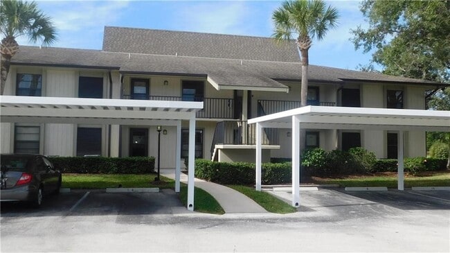 27 Plantation Dr, Unit 202 in Vero Beach, FL - Building Photo - Building Photo