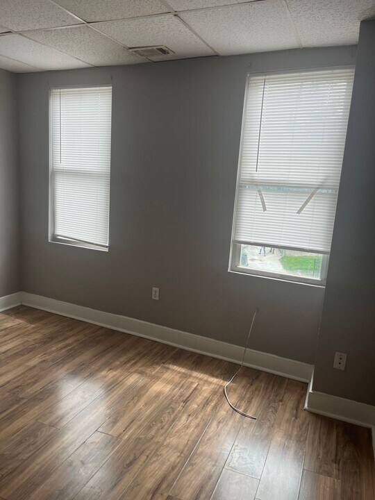 510 Eastlynne Ave in Baltimore, MD - Building Photo