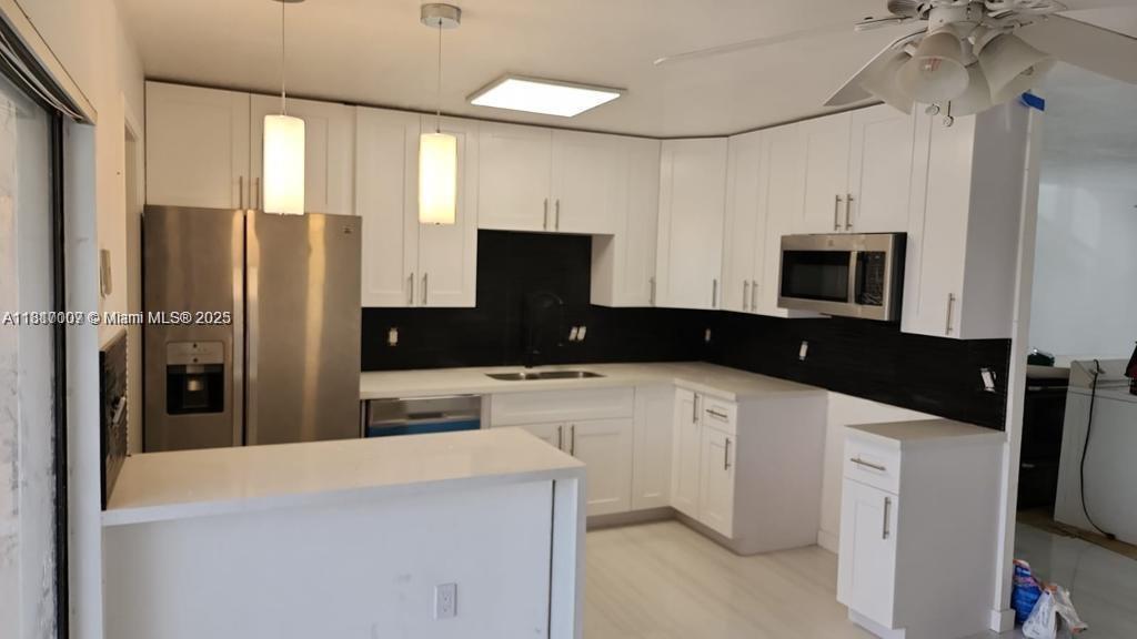 10350 SW 220th St in Cutler Bay, FL - Building Photo