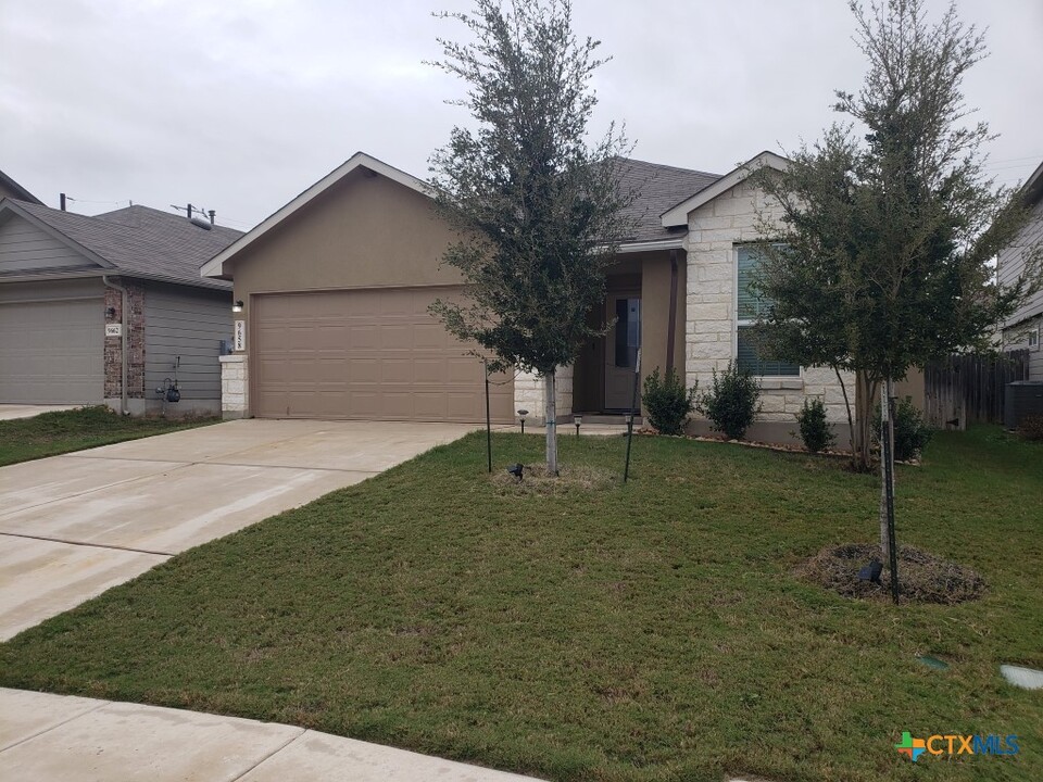 9658 Holly Patch in San Antonio, TX - Building Photo