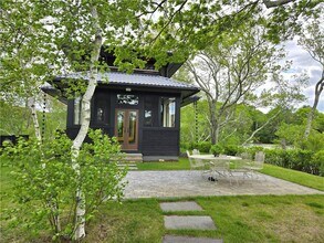 17 Jamaica Way in North Kingstown, RI - Building Photo - Building Photo