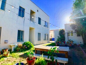 1352 W 10th St in San Pedro, CA - Foto de edificio - Building Photo