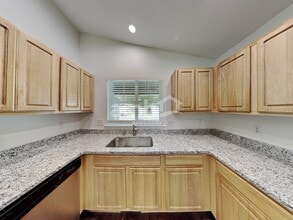 6424 217th St E in Spanaway, WA - Foto de edificio - Building Photo