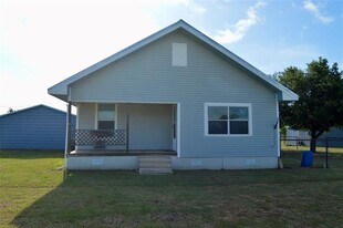 7795 Houston in Sanger, TX - Building Photo