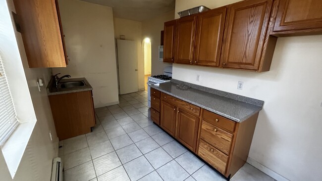 108 Orleans St in Boston, MA - Building Photo - Building Photo