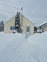 2 Bed / 1 Bath Home in Sault Ste. Marie – $2,049/month + Utilities in Sault Ste Marie, ON - Building Photo