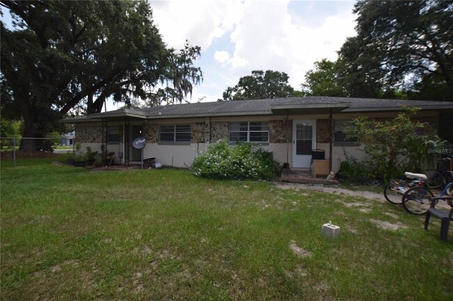 1803 Center St in Leesburg, FL - Foto de edificio - Building Photo