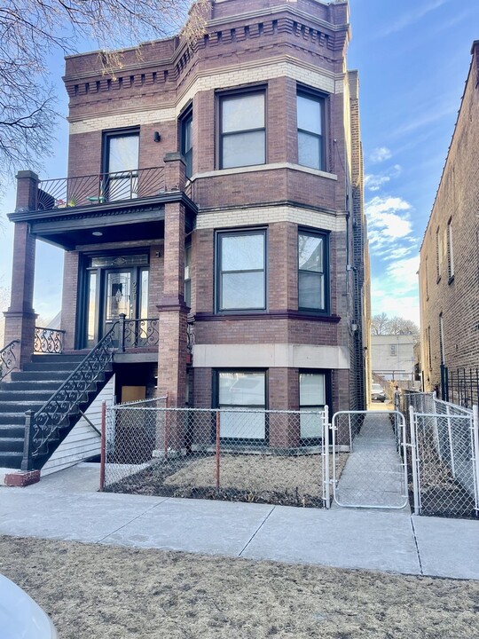 951 N Lawndale Ave in Chicago, IL - Building Photo