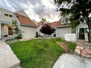 2479 S Xanadu Way in Aurora, CO - Building Photo - Building Photo