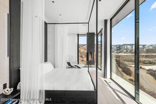 580 Medicine Bow Rd in Aspen, CO - Building Photo