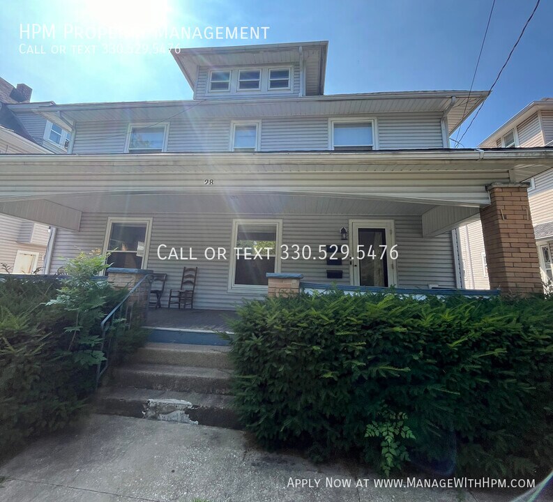 28 Grand Ave in Akron, OH - Building Photo