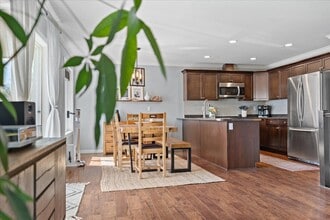 46298 Third Av in Chilliwack, BC - Building Photo - Building Photo